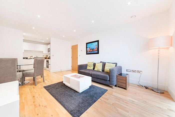 2 Bedroom Flat To Rent In Dowells Street, Greenwich, SE10