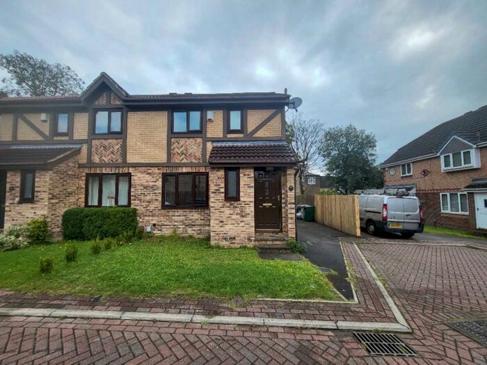 3 Bedroom Semi-Detached House To Rent In Millbrook Gardens, Dewsbury, WF13