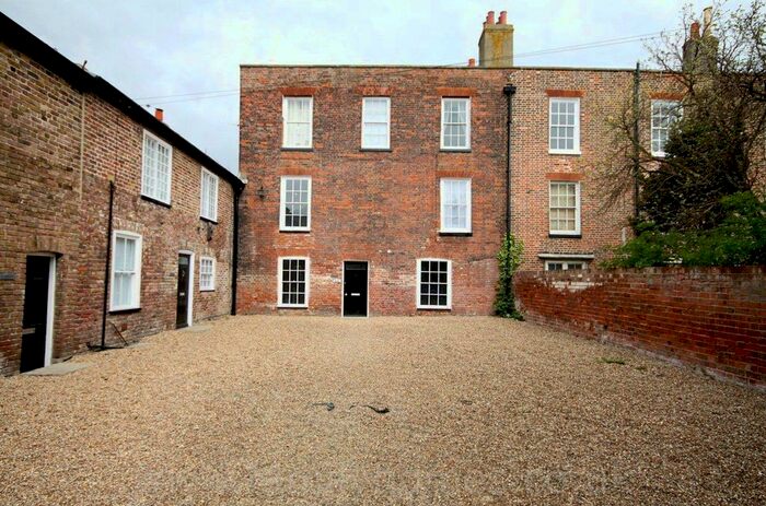 1 Bedroom Flat To Rent In Marine Parade, Sheerness, Kent, ME12