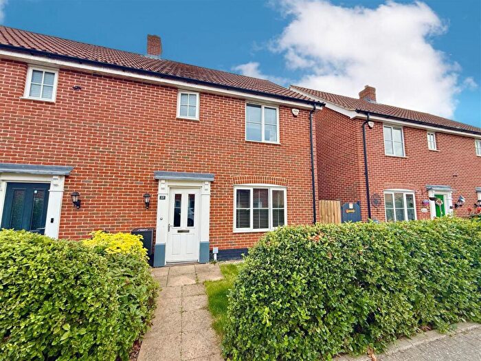 3 Bedroom Semi-Detached House For Sale In Wilson Road, Stalham, NR12