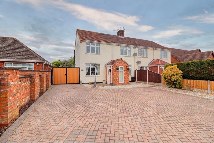 3 Bedroom Semi-detached House For Sale In Neap House Road, Gunness, DN15