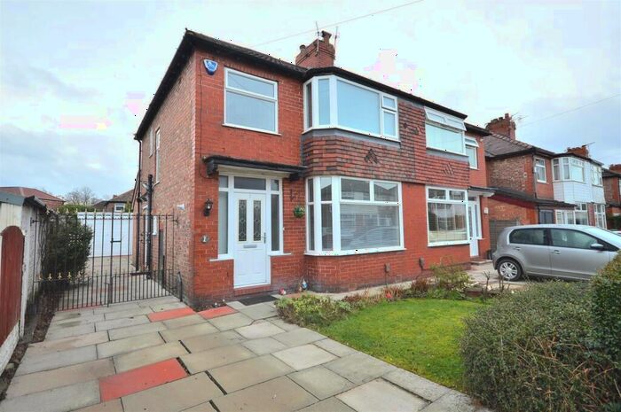 3 Bedroom Semi-Detached House To Rent In Colville Grove, Sale, M33