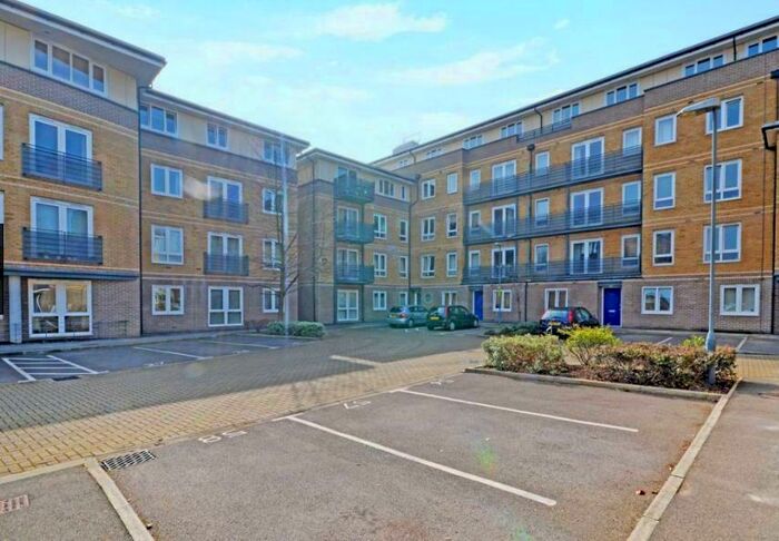 1 Bedroom Flat To Rent In Rosegate House, Hereford Road, Bow, Bromly By Bow, London, E3