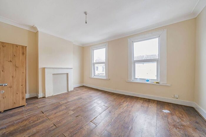 3 Bedroom Property To Rent In Graveney Road, Tooting, London, SW17