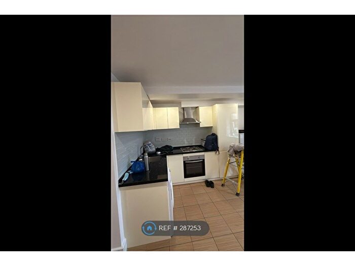 Studio To Rent In Chigwell, Chigwell, Woodford Green, IG8