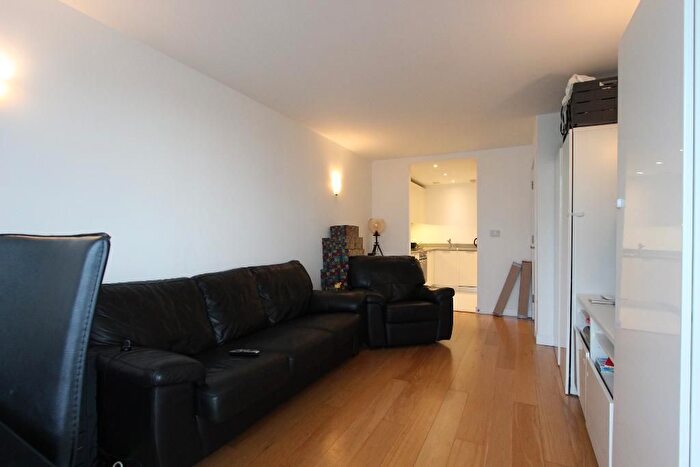 1 Bedroom Flat To Rent In Vantage Building, Station Approach, Hayes, London, UB3