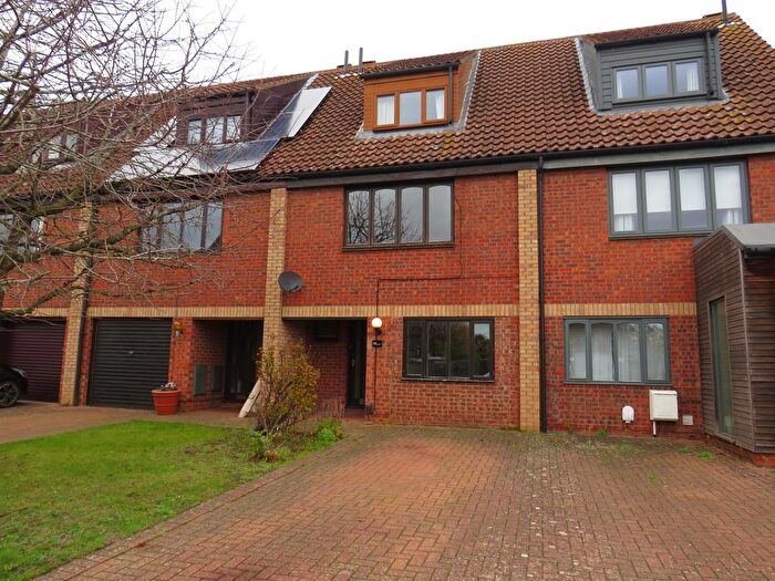 3 Bedroom Property To Rent In Armstrong Close, Newmarket, CB8