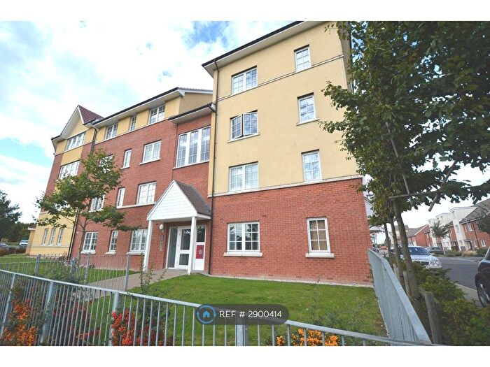 2 Bedroom Flat To Rent In Gainsborough Close, Basildon, SS14