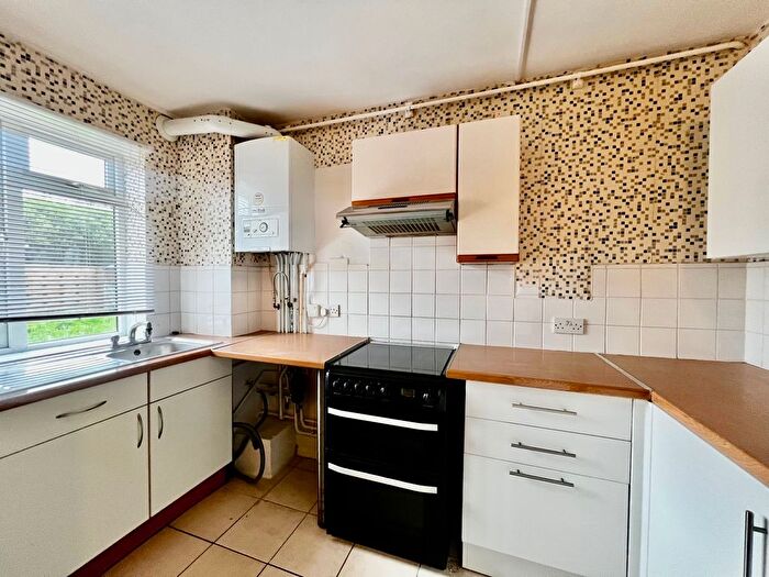 2 Bedroom Flat To Rent In Fullerton Close, Southampton, SO19