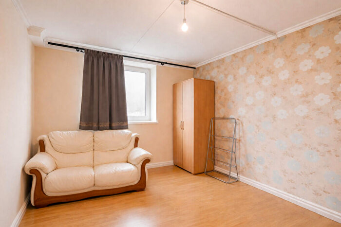 2 Bedroom Apartment For Sale In Marlowe Road, London, E17