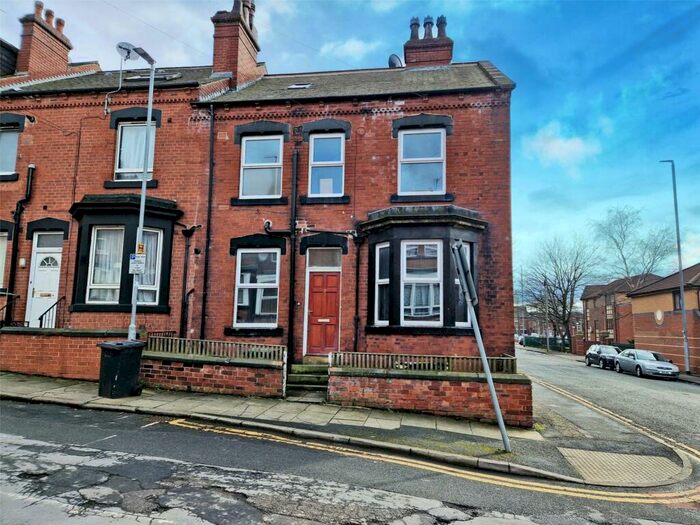 2 Bedroom End Of Terrace House To Rent In Bayswater Mount, Leeds, West Yorkshire, LS8