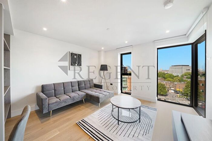 2 Bedroom Flat To Rent In Westmont Apartments, Fountain Park Way, W12