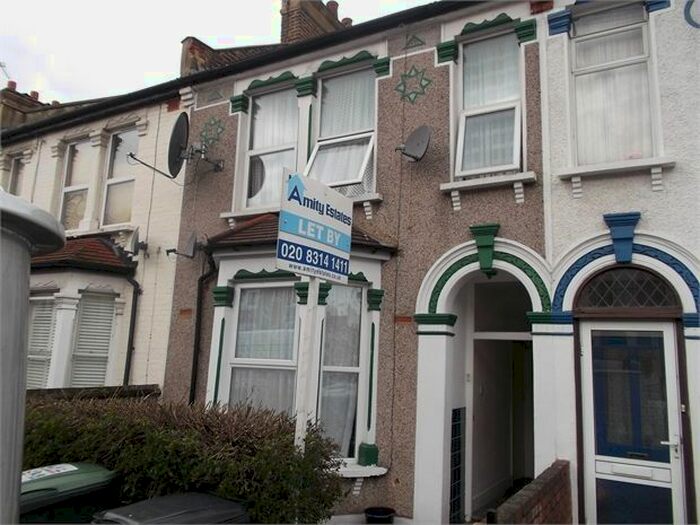 2 Bedroom Flat To Rent In Farley Road, Catford, London, SE6