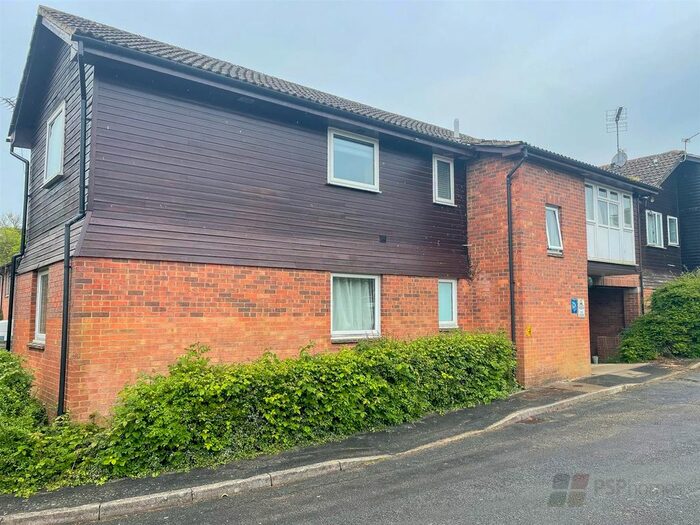 1 Bedroom Flat To Rent In Whitegates Close, South Chailey, Lewes, BN8