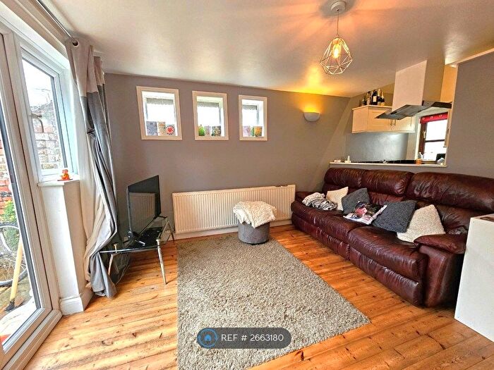 1 Bedroom Bungalow To Rent In High Street, Cheltenham, GL50