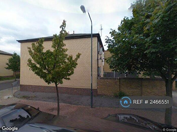 3 Bedroom Semi-Detached House To Rent In Camelot Close, London, SE28