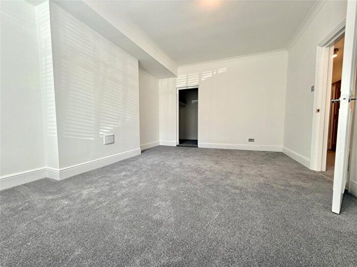 2 Bedroom Apartment To Rent In West Cliff Gardens, Bournemouth, Dorset, BH2