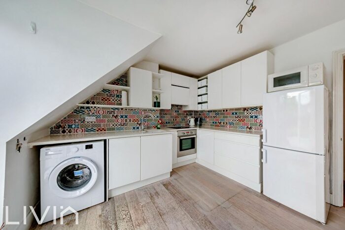 2 Bedroom Flat To Rent In Beech House Road, CR0