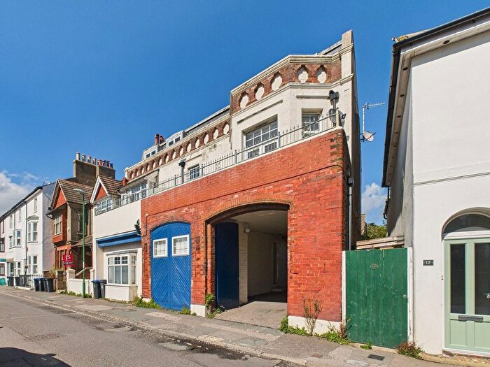 2 Bedroom Flat For Sale In Western Road, Shoreham By Sea, BN43