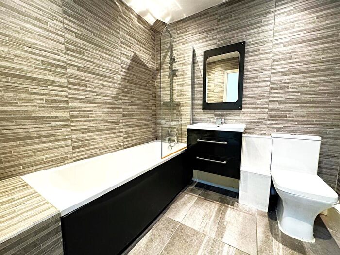 2 Bedroom Flat To Rent In Brunswick Court, Leeds, LS2