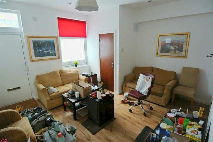 5 Bedroom House To Rent In Wetherby Grove, Burley, Leeds, LS4