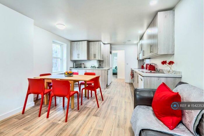 3 Bedroom Flat To Rent In Greenhill Road, Winchester, SO22