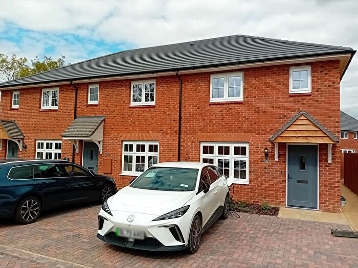 3 Bedroom End Of Terrace House For Sale In Giles Close, Harlington, LU5