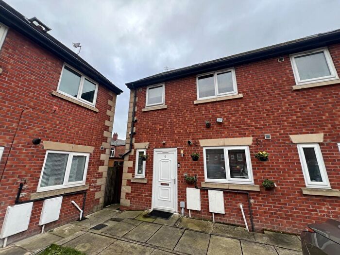 4 Bedroom Terraced House To Rent In Blandford Court, Ashton-under-Lyne, OL6