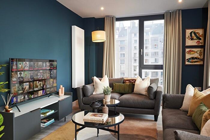 3 Bedroom Apartment To Rent In Hove Central, Boulevard Place Hove, BN3