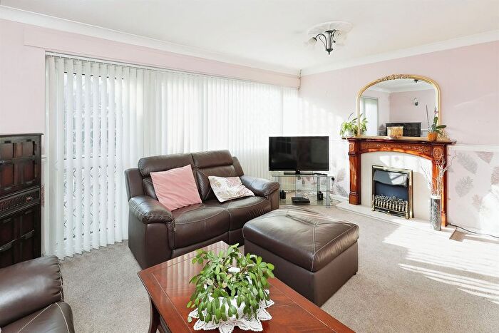 3 Bedroom Terraced House For Sale In Riley Drive, Birmingham, B36