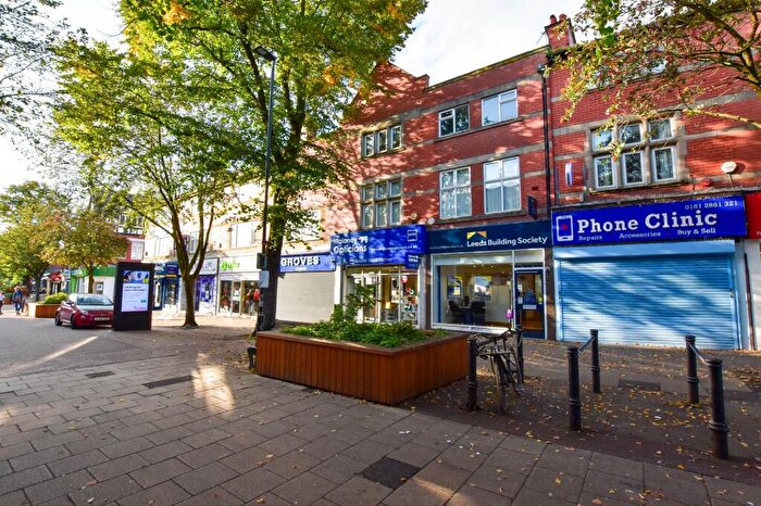 2 Bedroom Apartment To Rent In School Road, Sale, M33