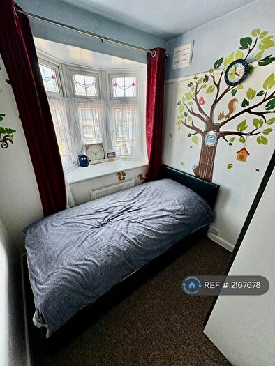 3 Bedroom Semi-Detached House To Rent In Craven Gardens, Ilford, IG6