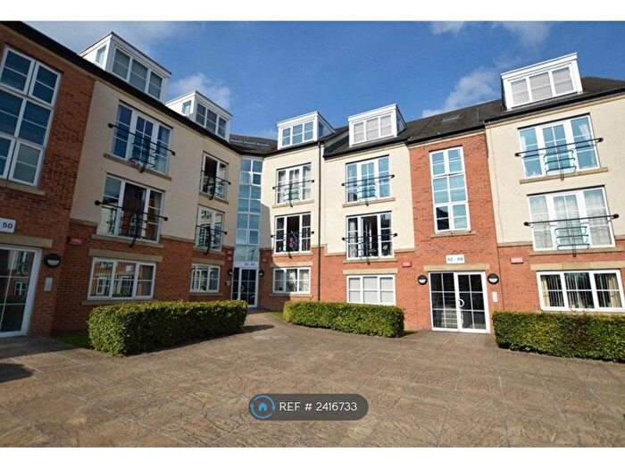 2 Bedroom Flat To Rent In Henconner Lane, Bramley, Leeds, LS13