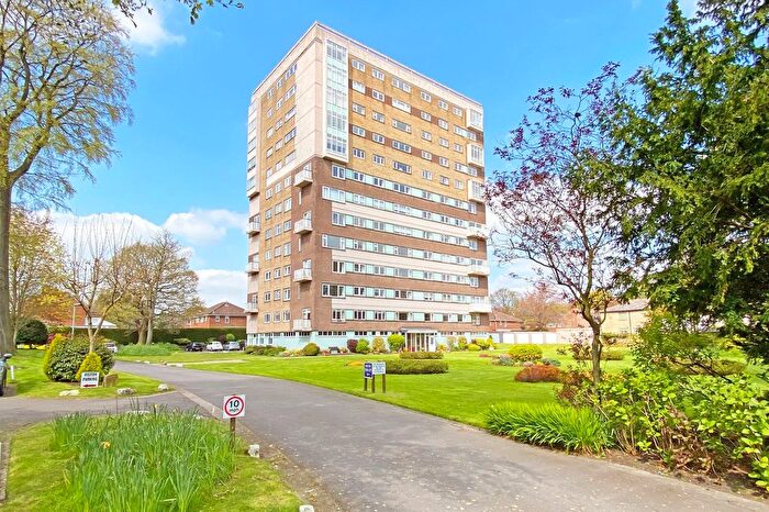 3 Bedroom Flat For Sale In Park Parade, Harrogate, HG1