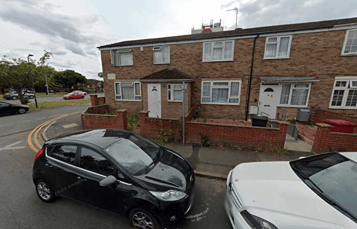 3 Bedroom Terraced House To Rent In High Street, Langley, Slough, SL3