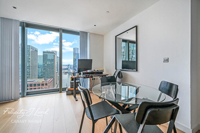 Studio For Sale In Landmark Pinnacle, Marsh Wall, London, E14