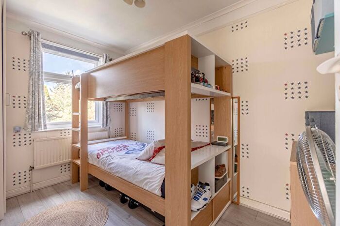 2 Bedroom Semi-Detached House For Sale In Grays Road, Slough, SL1