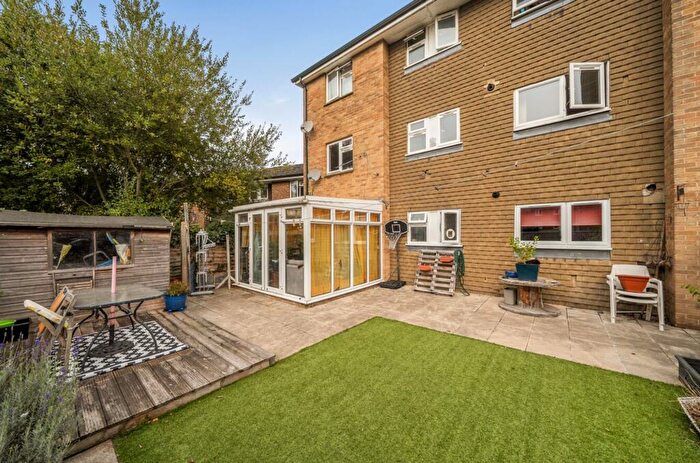 2 Bedroom Flat For Sale In Swanfield Drive, Chichester, PO19