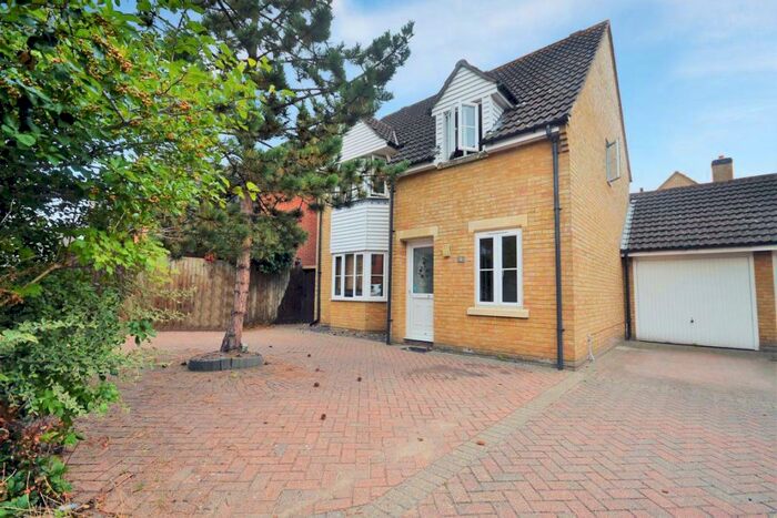 4 Bedroom Detached House To Rent In Cypress Court, Great Dunmow, CM6