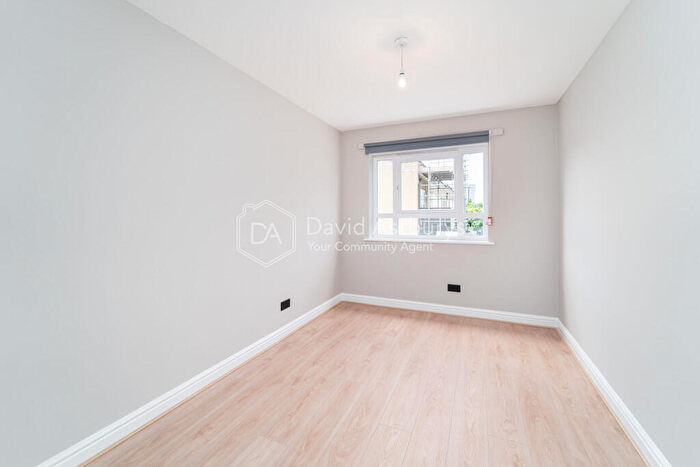2 Bedroom Flat To Rent In Parkside Crescent, Holloway, London, N7