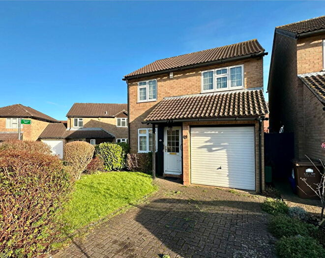 3 Bedroom Detached House For Sale In Wemmick Close, Rochester, ME1