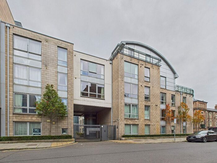 2 Bedroom Flat To Rent In Gardners Crescent, Fountainbridge, Edinburgh, EH3