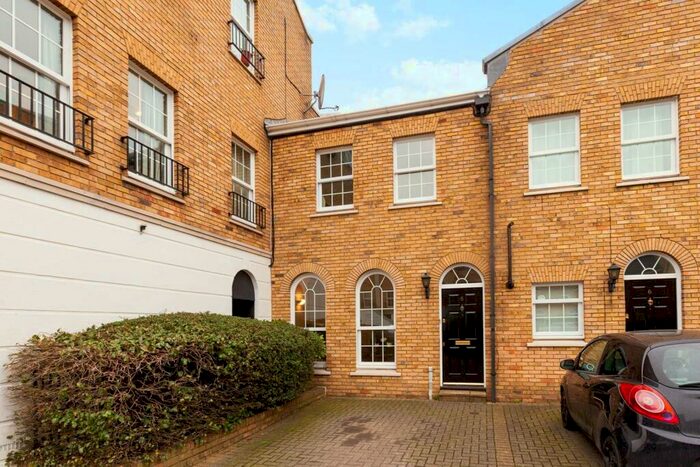 3 Bedroom House To Rent In Helena Square, Rotherhithe, London, SE16