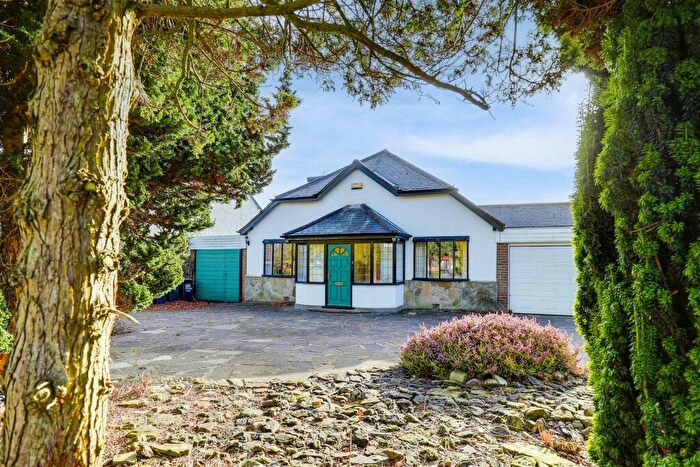 2 Bedroom Detached Bungalow For Sale In Papplewick Lane, Hucknall, Nottinghamshire, NG15