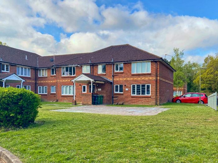 2 Bedroom Flat To Rent In Scarlet Oaks, Camberley, GU15