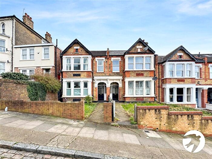 2 Bedroom Flat To Rent In Eglinton Hill, London, SE18