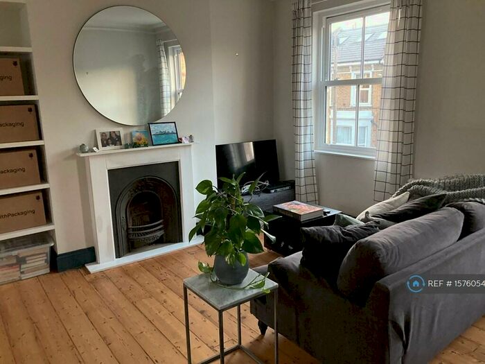 2 Bedroom Maisonette To Rent In Peckham, London, SE15