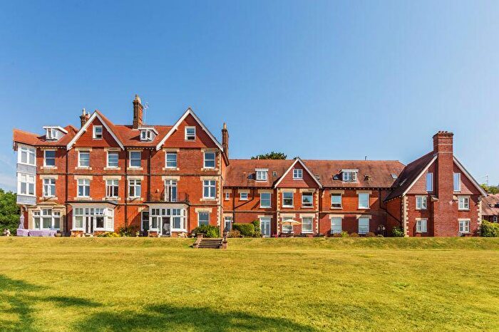 2 Bedroom Flat To Rent In Coopers Hill Road, Nutfield, RH1