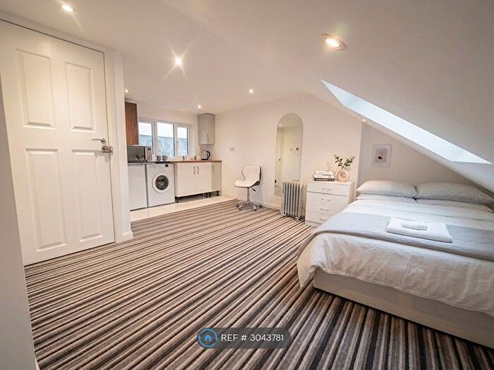 Studio To Rent In Ewell Road, Surbiton, KT6