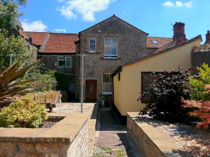 2 Bedroom Flat To Rent In Commercial Road, Shepton Mallet, BA4